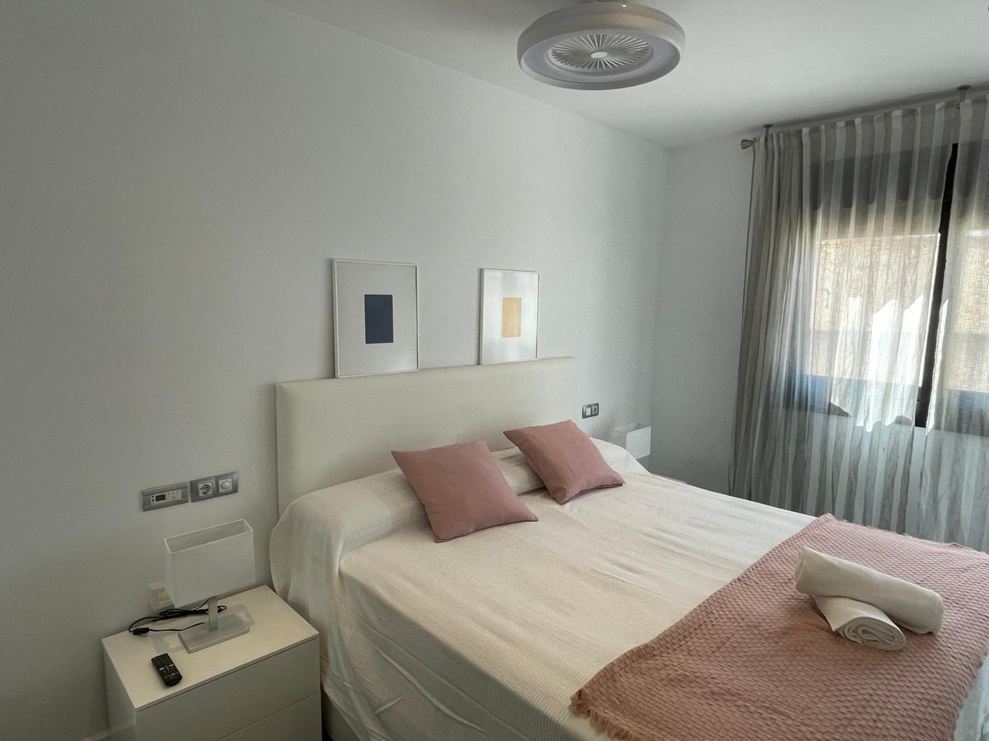 Moderno Apartamento Con Plaza De Garaje En Pleno Centro De Алмерия Екстериор снимка