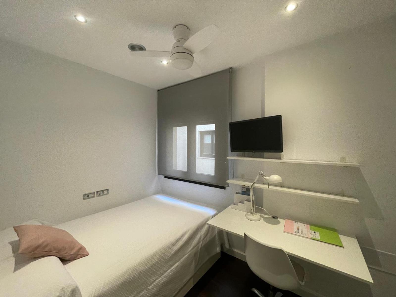 Moderno Apartamento Con Plaza De Garaje En Pleno Centro De Алмерия Екстериор снимка